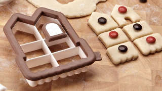 Illustration for article titled An All-in-One Cookie Cutter That Makes Bite-Size Gingerbread Houses